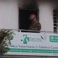 Se incendia veterinaria Vet Care.