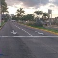Camioneta impacta a Chevy en avenida de ingreso