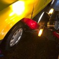 Motoloco se incrusta en taxi de “los amarillos”