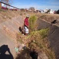 Vecinos de La Misión, Nayarit limpian canal