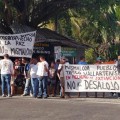 Bloquean manifestantes de Mismaloya accesos a la playa y al Eden