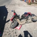 Camioneta atropella a motociclista-