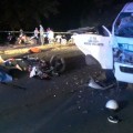 Combi y motociclista involucrados en accidente automovilístico