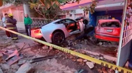Mujer estrella Corvette contra dos casas en Guadalajara tras discusión con su ex pareja