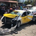 Destroza taxi en avenida Medina Ascencio.