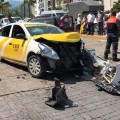 Destroza taxi en avenida Medina Ascencio.