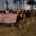 Cerca de 250 mujeres participaron en marcha y caravana de manera pacífica este "25N".