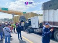 Tráiler sin frenos embiste a 10 vehículos en la autopista México-Puebla