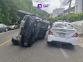 Accidente en la Carretera Federal 200 Deja un Vehículo Volcado y Lesionados