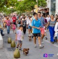 Camina Salchicha por el malecón