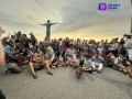 Camina Salchicha por el malecón