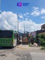 Camión derriba parada de autobús frente a Macroplaza