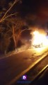 Camioneta arde en llamas