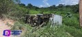 Camioneta Vuelca en Camino Viejo al Basurero; Solo Daños Materiales