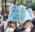 Cientos de estudiantes y civiles se manifiestan en el Ángel de la Independencia para mostrar su apoyo al PJF