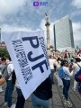 Cientos de estudiantes y civiles se manifiestan en el Ángel de la Independencia para mostrar su apoyo al PJF