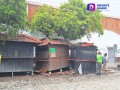 Destroza camión puestos de comida; exigen comerciantes pago de daños