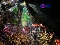 Enciende el Profe Michel el árbol de Navidad en el Malecón