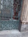 Enfrentamiento entre integrantes de la CNTE y policías afuera de Palacio Nacional, avientan palos y rompen vidrios