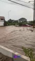 Fuertes corrientes arrastran coches en diversas zonas