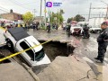 Fuertes lluvias generan socavón en el que cae una camioneta en Ecatepec, Estado de México