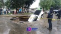 Fuertes lluvias generan socavón en el que cae una camioneta en Ecatepec, Estado de México