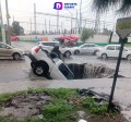 Fuertes lluvias generan socavón en el que cae una camioneta en Ecatepec, Estado de México