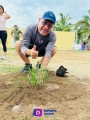 Héctor Santana reforestando Bahía de Banderas.