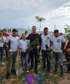 Héctor Santana reforestando Bahía de Banderas.