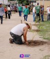 Héctor Santana reforestando Bahía de Banderas.