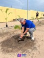 Héctor Santana reforestando Bahía de Banderas.