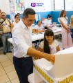 Héctor Santana votó acompañado de su familia