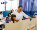 Héctor Santana votó acompañado de su familia