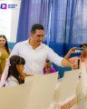 Héctor Santana votó acompañado de su familia