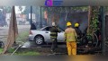 Incendio de vehículo Mercedes Benz en taller de bloquera