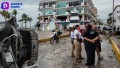 Jóvenes ilesos tras volcar camioneta en el Malecón.