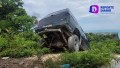 Les cae camioneta en su techo.