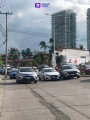 Leve choque entre dos mujeres provoca bloqueo en avenida frente a Chedraui