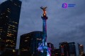 Monumentos y edificios en CDMX se iluminan con los colores de la diversidad