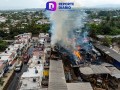 Pipas van y vienen con agua y sigue el incendio.