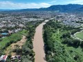 Río Pitillal continúa con mucha agua y dentro de su cause.