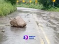 Se reporta un pequeño derrumbe en la carretera  200 a la altura del nogalito