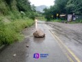 Se reporta un pequeño derrumbe en la carretera  200 a la altura del nogalito