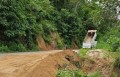 Tapan socavón en carretera Tehua