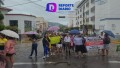 Vecinos y comerciantes bloquean Avenida México en protesta por condiciones de calle San Salvador.