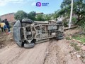 Volcadura de camioneta Nissan de Aceros Ocotlán en Loma Bonita