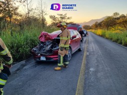 Choque frontal en carretera de Mascota sin lesionados.