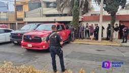 Autoridades resguardan una casa por posible maltrato animal