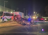 Camioneta vuelca sobre la carretera 544.