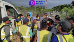 Corren a trabajadores de ampliación del aeropuerto, sin sus herramientas y sin pagarles.